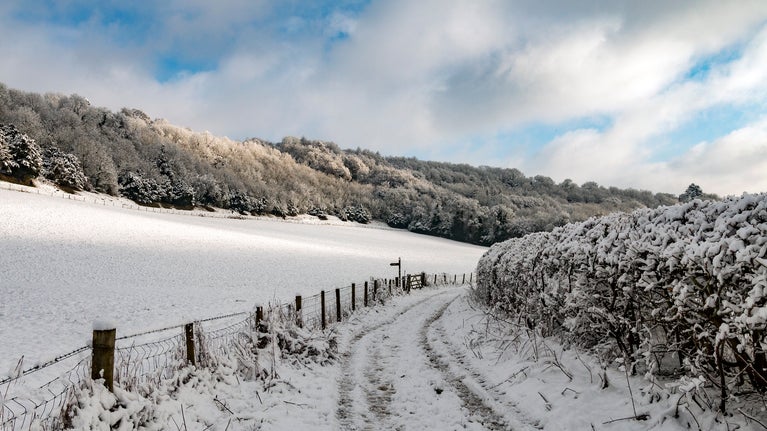 Snow in the echo valley with a signpost for the walks in the distance